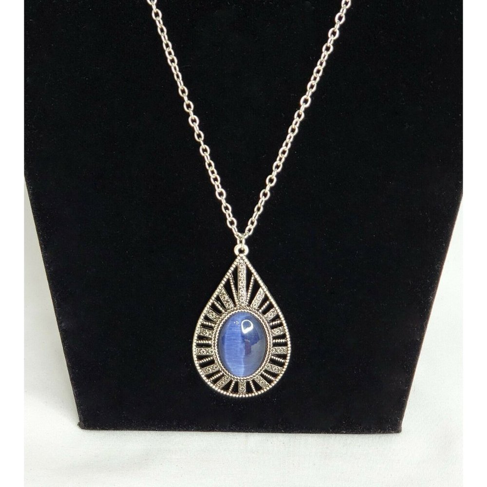 Blue Stone with Silver Setting Chain Pendant Vinta